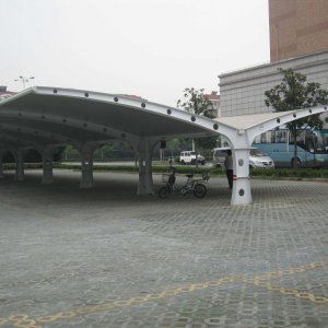 膜結構停車棚